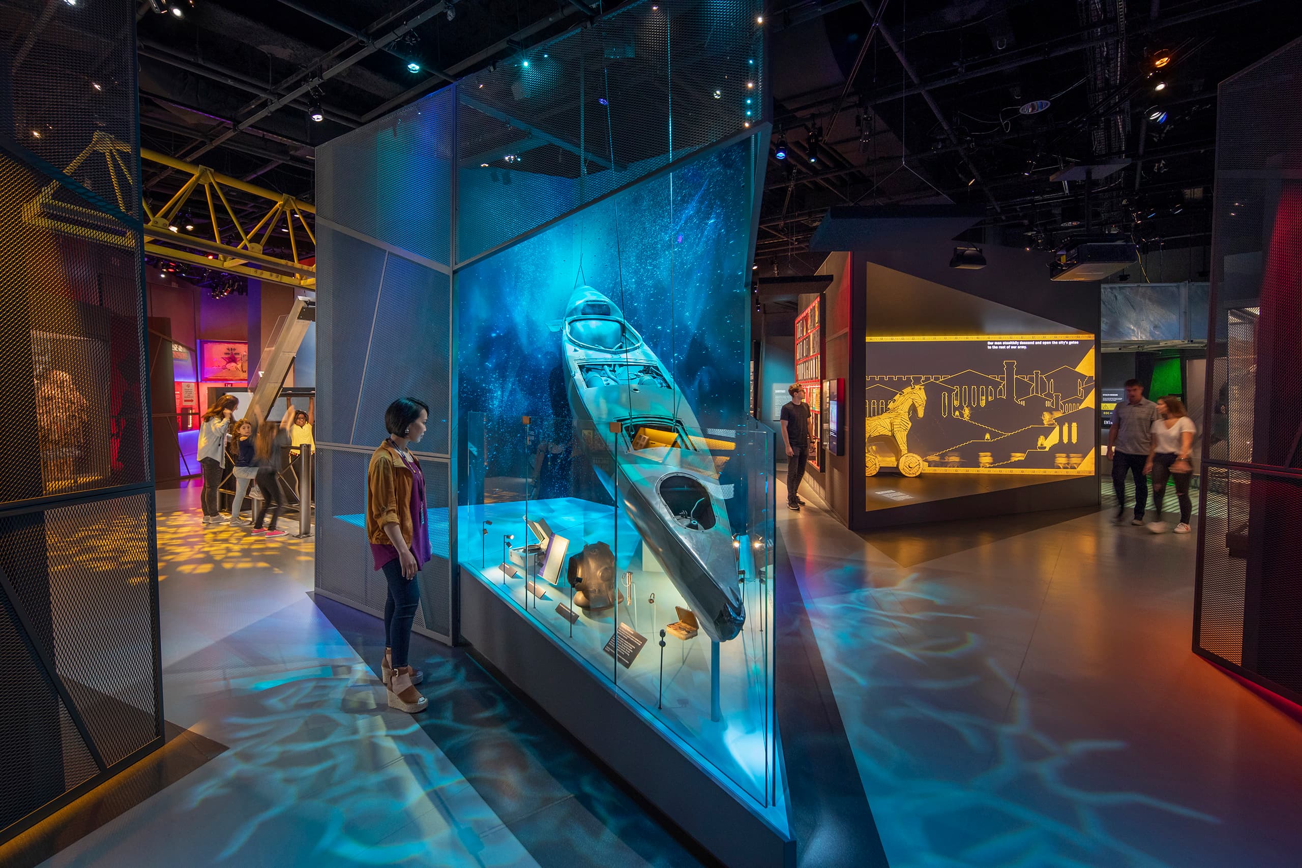 Spy2-Ex_01_available-light_museum Spy2-Ex_01_available-light_museum