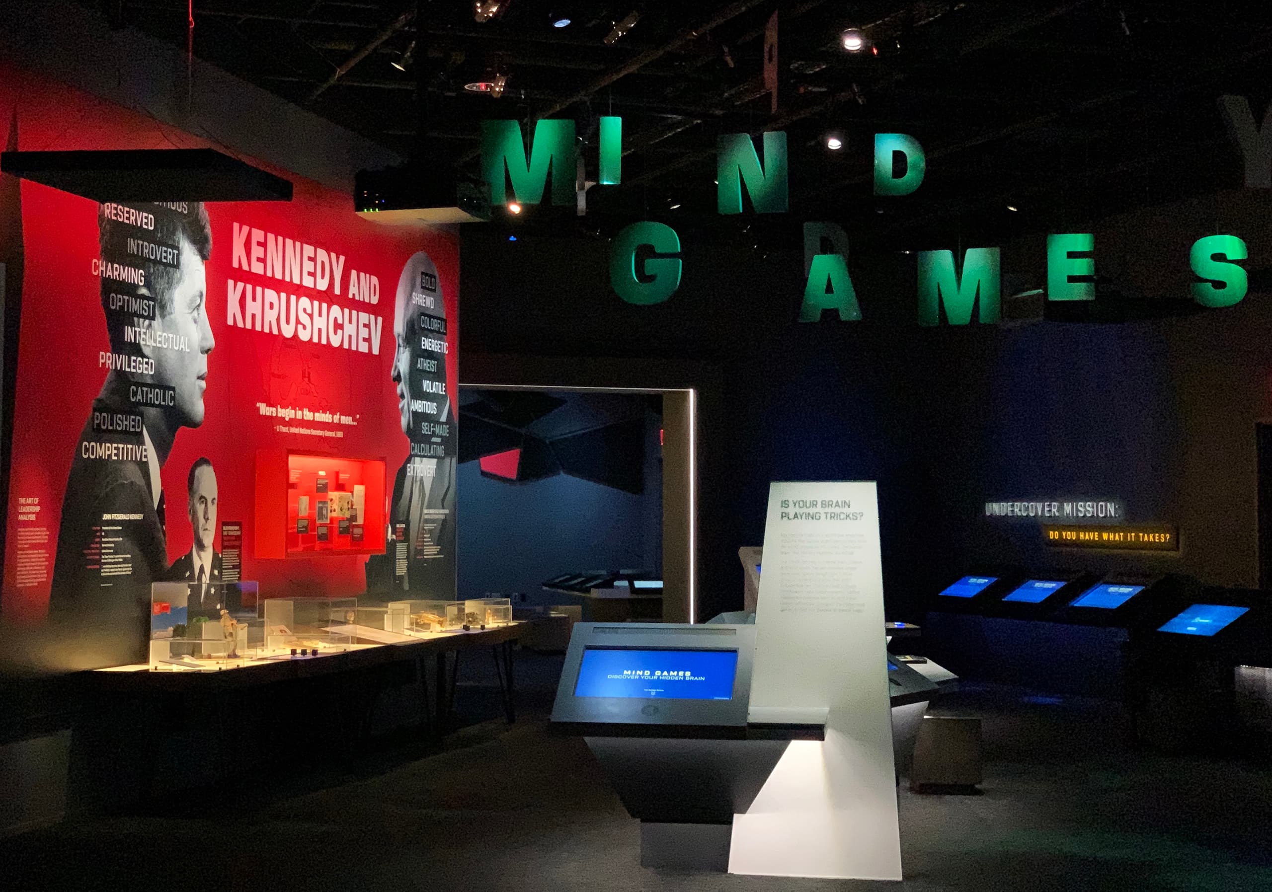 Spy2-Ex_02_available-light_museum Spy2-Ex_02_available-light_museum