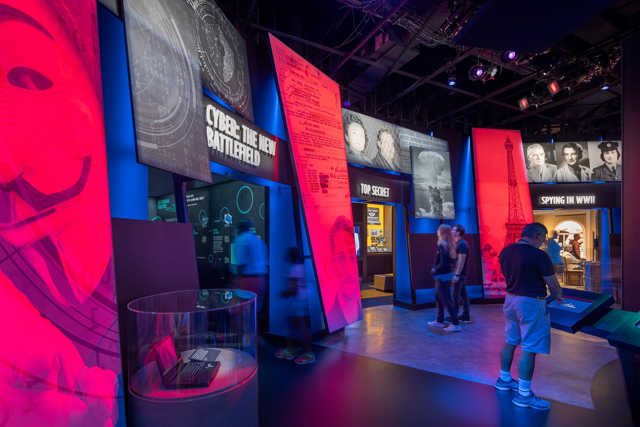 Spy2-Ex_03_available-light_museum Spy2-Ex_03_available-light_museum